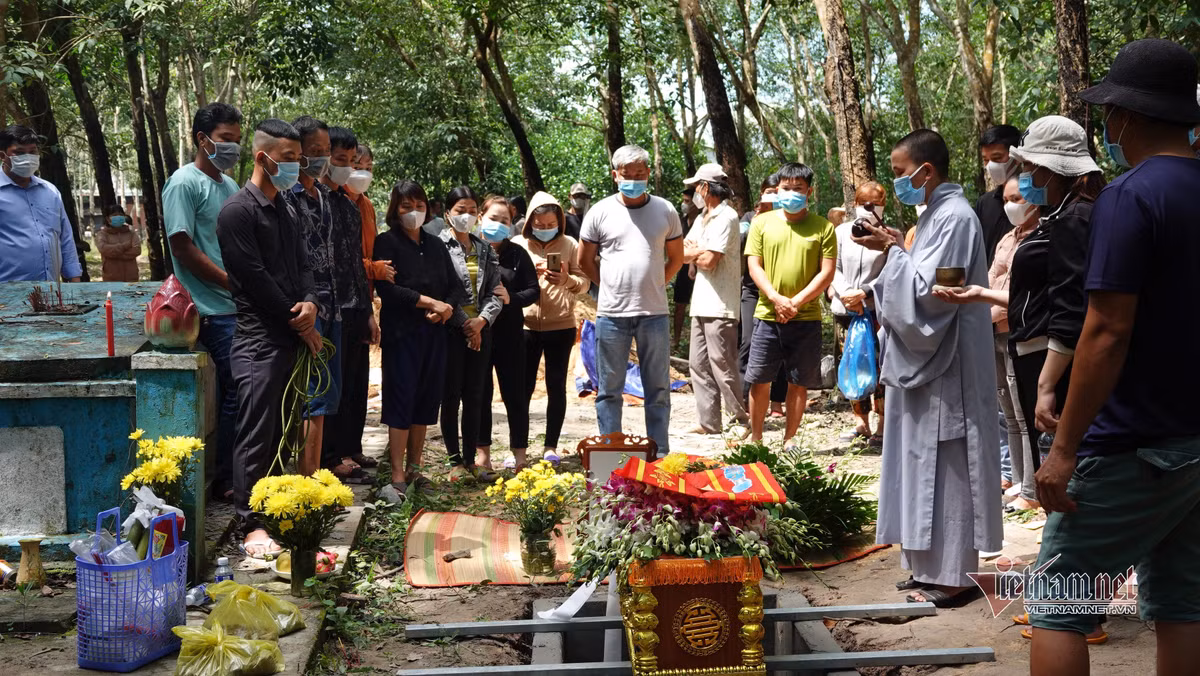 Be 2 tuoi mat tich o Binh Duong: Nguoi nha khoc nghen trong tang le-Hinh-2