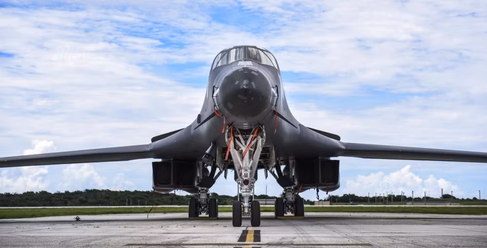 Đây cũng là lần đầu tiên sau 12 năm, máy bay ném bom siêu thanh B-1B Lancer được triển khai tới Guam.
