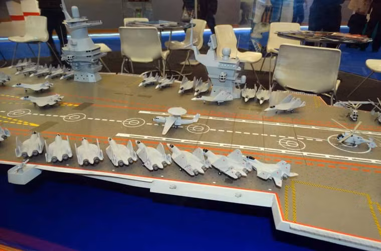 KRSC cho biết, tàu sân bay tương lai dành cho Hải quân Nga có thể chở tới 80-90 máy bay gồm: biến thể tiêm kích hạm Su T-50, MiG-29K; máy bay cảnh báo sớm động cơ phản lực và trực thăng săn ngầm Ka-27PS.