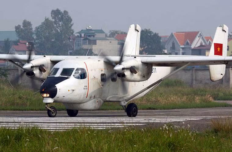 PZL M28 được thiết kế với một lớp cánh bằng kim loại với 2 động cơ trên cánh, 2 cánh đuôi thẳng đứng và một bộ bánh đáp không thể thụt vào. Phần đuôi có một cửa hàng để tải hàng hóa lớn khi cần.