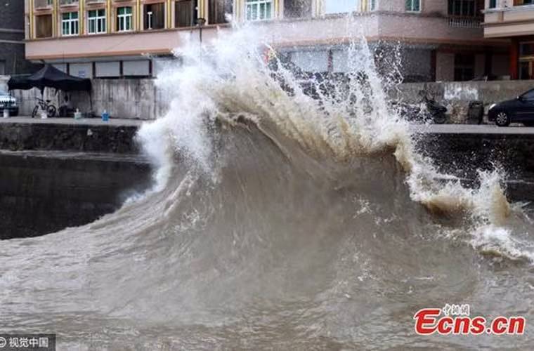 Một hình ảnh khác ghi lại 1 hôm trước khi bão về.