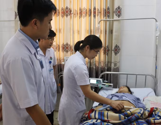 Cứu sống mẹ con sản phụ bị rau tiền đạo hiếm gặp - Hình 2 Cuu song me con san phu bi rau tien dao hiem gap-Hinh-2