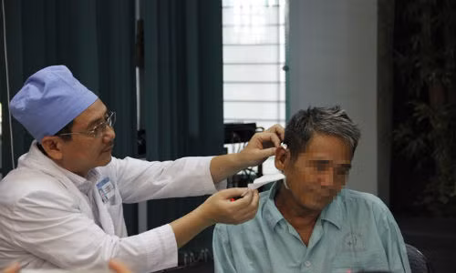 Hy hữu: cụ ông 73 tuổi phải nhập viện khoa Nhi điều trị - Hình 4 Hy huu: cu ong 73 tuoi phai nhap vien khoa Nhi dieu tri-Hinh-4