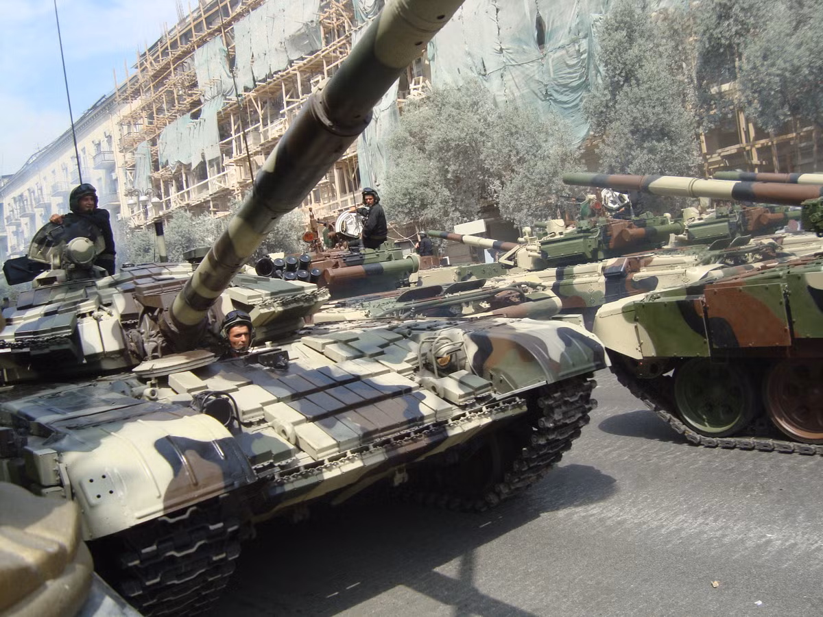 Trong khi T-72 của Armenia chỉ có trên dưới 200 chiếc, thì với Azerbaijan, con số này lên tới 395 chiếc.