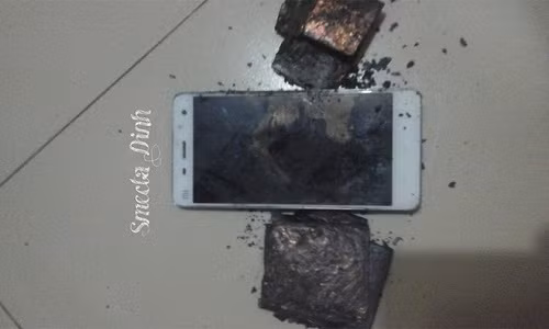 Chiếc Xiaomi Mi4 bất ngờ phát nổ khi đang để trong túi quần.