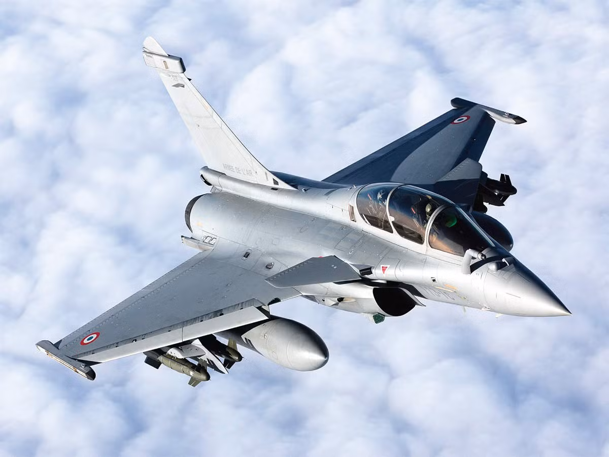Ấn Độ biên chế tiêm kích Rafale trong bối cảnh căng thẳng với Trung Quốc về tranh chấp biên giới chưa có dấu hiệu hạ nhiệt, cũng như nhu cầu hiện đại hóa lực lượng được đề cao sau cuộc không chiến với Pakistan hồi đầu năm 2019.