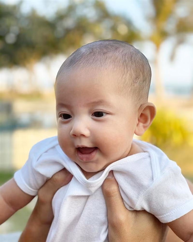 Vẻ đẹp lai giữa 3 dòng máu: Việt - Pháp - Thụy Điển.