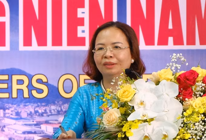 Do Thi Kinh Bac lo lai sao... CEO nhan luong gan 10 ty dong nam 2020?