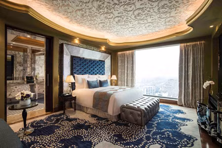 Khách sạn bao gồm 224 phòng nghỉ, 62 suite với 12 phong cách thiết kế khác nhau. Ảnh: Booking