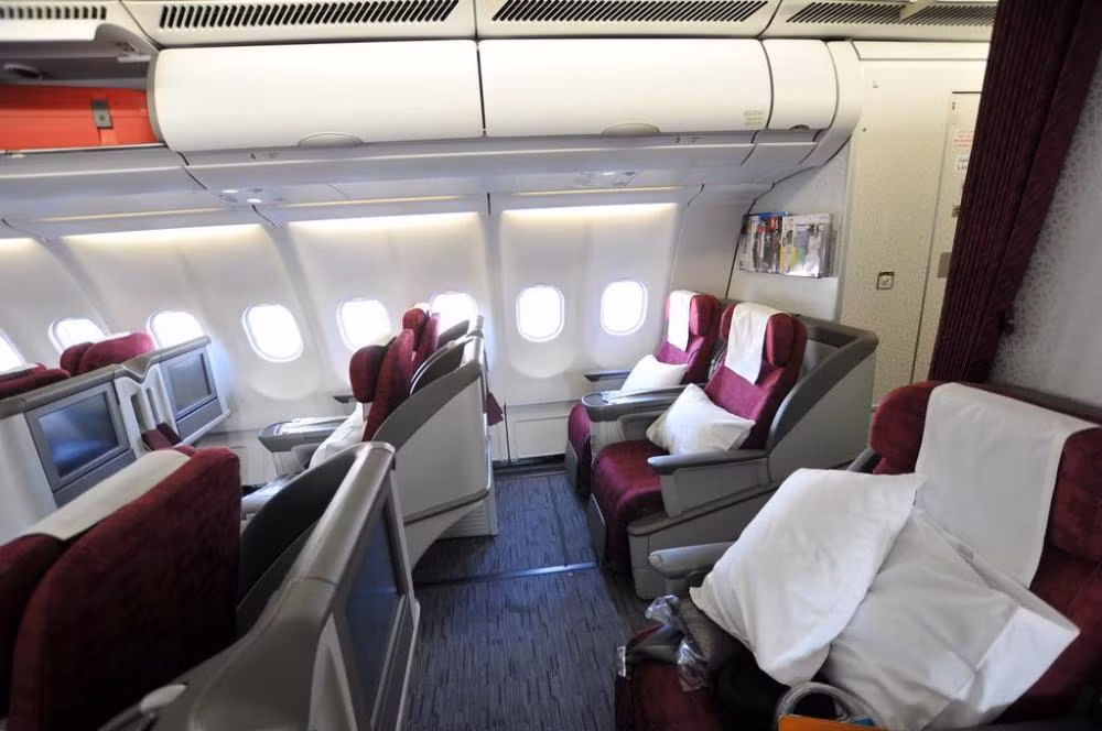 Việc thiếu sự riêng tư có thể khiến hạng thương gia của Qatar Airways không bằng một số hãng khác trong danh sách nhưng thực phẩm và dịch vụ hoàn hảo lại là ưu điểm của hãng.