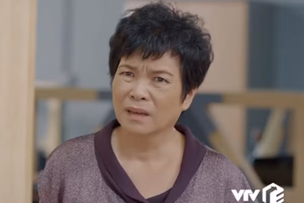 NSUT Bich Thuy “Hoa hong tren nguc trai“: Me de ac nhat man anh