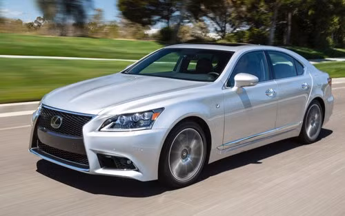 Chiếc Lexus LS460 trị giá 6 tỷ đồng với thiết kế sang trọng của Quang Lê. Ảnh: Người đưa tin.