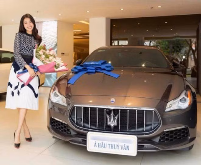 Tuổi đời còn trẻ, nên việc sở hữu xế sang tiền tỷ phần nào chứng minh cuộc sống đẳng cấp, giàu có của nàng Á hậu.