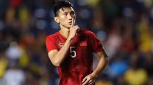 Đoàn Văn Hậu là nam cầu thủ trẻ hay nhất Việt Nam năm 2018. Tại SC Heerenveen, Đoàn Văn Hậu được CLB trả lương khoảng 450.000 Euro/năm. Ảnh: BBC.