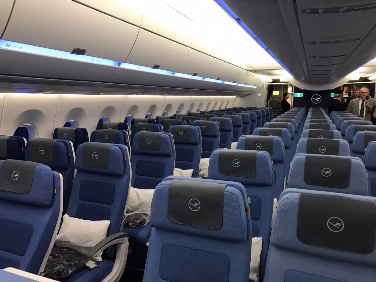 Ngoài ra, Airbus A350-900 còn có nhiều cải tiến vượt trội nhờ áp dụng nhiều công nghệ mới như radar 3 chiều, hệ thống điện mới, hệ thống thuỷ lực công suất lớn, kết nối thông tin hiện đại. Nguồn ảnh: BI, Zing.