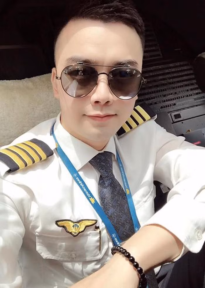 Chia sẻ về công việc, Hà Duy cho biết quỹ thời gian của anh không quá bận rộn như nhiều người lầm tưởng vì theo luật hàng không, không được bay quá 100 giờ trong vòng 28 ngày.