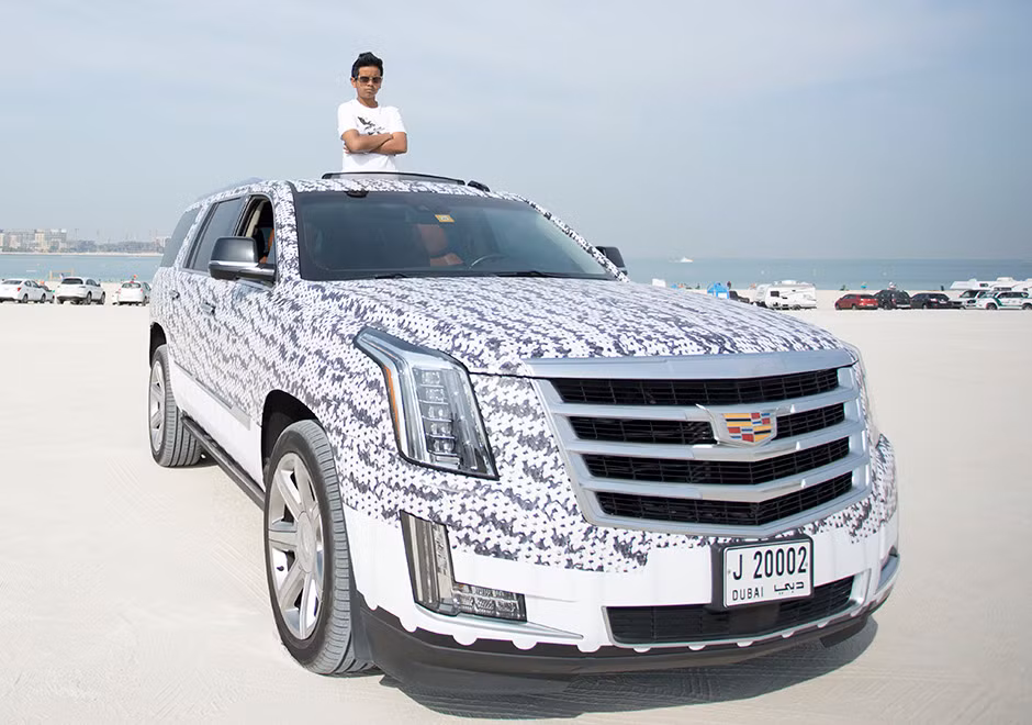 Anh chàng 17 tuổi này là con trai của ông trùm ngành xây dựng Dubai với giá trị tài sản ròng khoảng 2,3 tỷ USD.