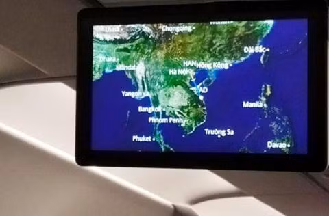 Man hinh quang cao cua Vietnam Airlines thieu quan dao Hoang Sa?