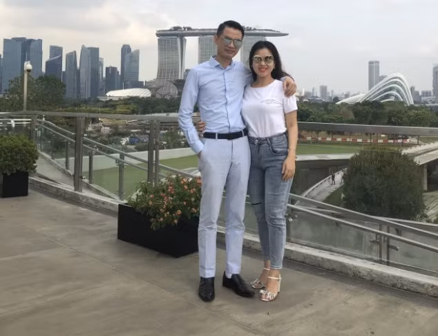 Doanh nhân Phạm Hữu Tuấn và phu nhân cùng tham gia chuyến du lịch với nhân viên, không phân biệt đẳng cấp.