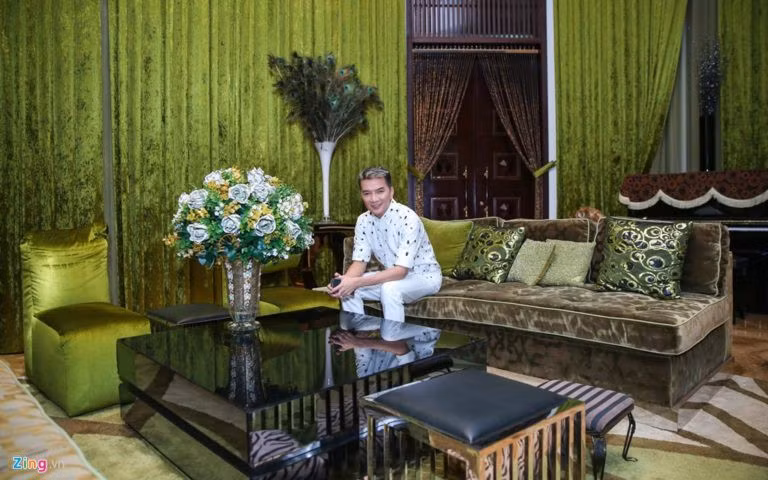Toàn bộ nội thất trong nhà được Mr Đàm sưu tầm từ những lần đi diễn nước ngoài. Ảnh: Zing.