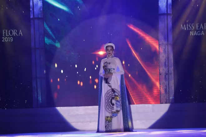 NSND Thanh Hoa nói gì khi Hoàng Hạnh hát "Tàu anh qua núi" dở tệ NSND Thanh Hoa noi gi khi Hoang Hanh hat