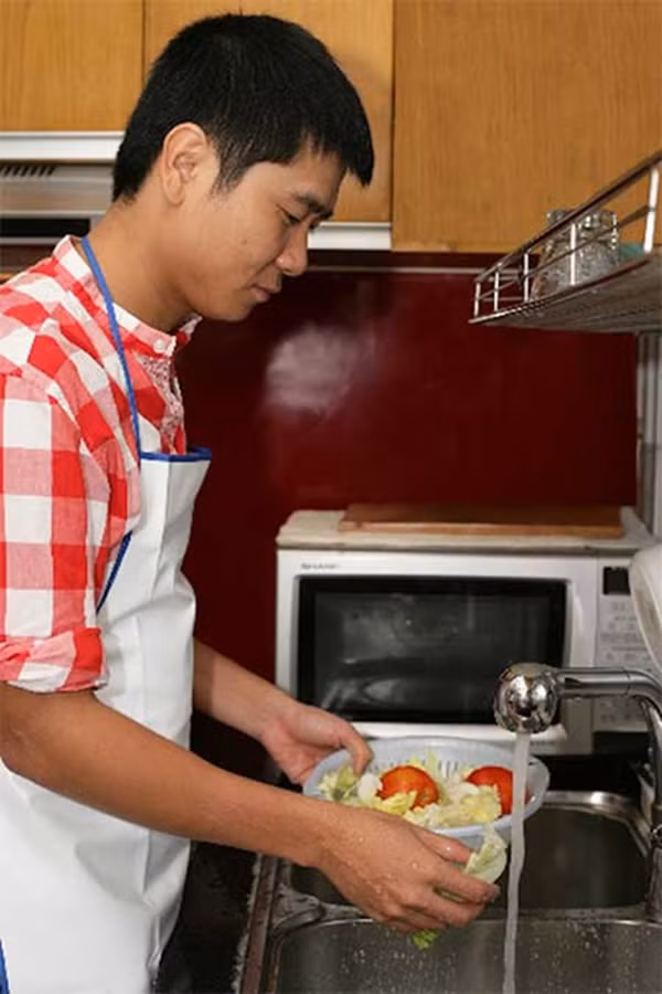 Khu bếp là nơi Hồ Hoài Anh thường xuyên chia sẻ công việc gia đình với Lưu Hương Giang. Ảnh: Saobiz.