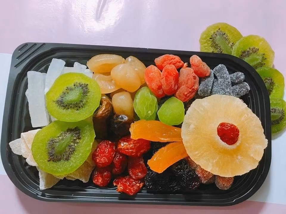 Đặc biệt, người tiêu dùng nên chọn mua các sản phẩm bánh kẹo, mứt đã được công bố phù hợp quy định an toàn thực phẩm (xem trên nhãn mác), lựa chọn các sản phẩm bánh kẹo của các thương hiệu uy tín, nguồn gốc xuất xứ rõ ràng...Nguồn ảnh: Internet