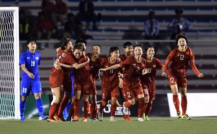 Vo dich SEA Games 30, tuyen bong da nu Viet Nam nhan 