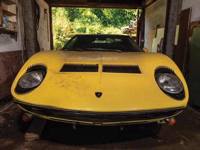  Chiếc xe Lamborghini Miura P400 S đời năm 1969 vừa được bán đấu giá với giá gần 1,25 triệu bảng Anh (~37 tỷ đồng).