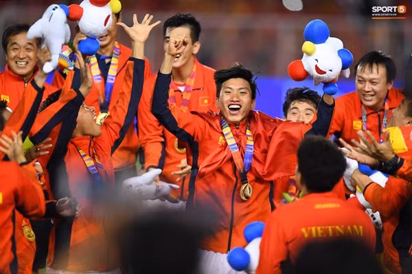 Tại SEA Games 30, HCV được mạ vàng 24 karat. Ảnh: Sport5.
