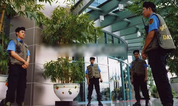 Với lịch nghỉ Tết dài ngày, nhiều gia đình tận dụng khoảng thời gian này để về quê hay đi du lịch. Để yên tâm tận hưởng trọn vẹn kì nghỉ, nhiều người đã tìm tới dịch vụ trông nhà nhằm đảm bảo tài sản trong những ngày vắng mặt.