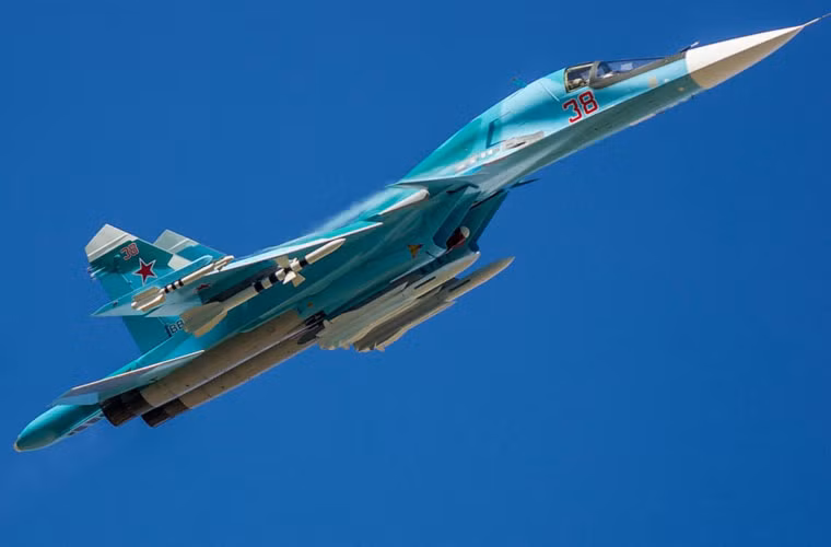 Su-34 được bổ sung thêm cánh mũi để tăng thêm sự ổn định trong khi bay (tính linh hoạt cao) và giảm bớt các lực kéo có hại ở đầu mũi.
