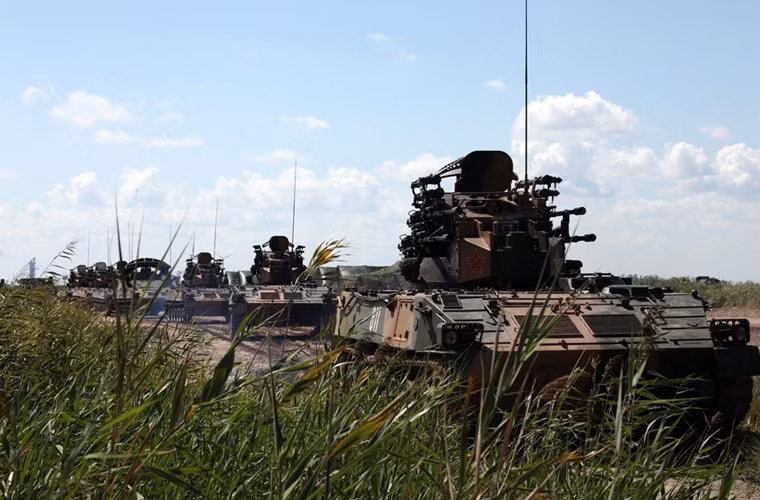 Tổ hợp phòng không Type 95 do Tổng Công ty Công nghiệp phương Bắc (NORINCO) phát triển và trang bị cho Quân đội Trung Quốc từ năm 1999. Type 95 được thiết kế với radar trinh sát băng S CLC-1 chuyên bắt mục tiêu bay thấp, tầm trinh sát 11km và cucmj trinh sát quang điện. Hỏa lực có 4 pháo tự động 25mm Type 87 bắn xa 2.500m cùng 4 tên lửa QW-2.