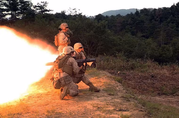 Lính Mỹ khai hỏa khẩu súng chống tăng Carl-Gustav M4.