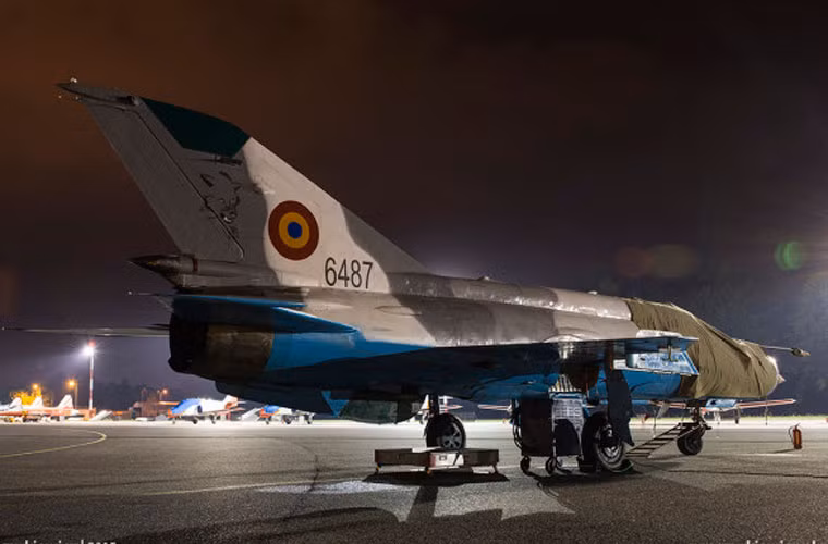 Các máy bay MiG-21 LanceR của Không quân Romania được Israel nâng cấp đáng kể hệ thống radar điều khiển hỏa lực đem lại khả năng mang nhiều loại vũ khí hàng không tối tân hơn.