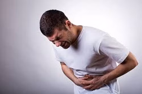 Đau bụng dữ dội. Nếu đau bụng nhẹ và nhanh khỏi thì không phải lo lắng, nhưng nếu bạn đau quặn thắt bụng và cơn đau kéo dài thì nguy cơ nhiễm trùng lây lan khắp cơ thể là rất cao. Bắt buộc mình đến thăm bệnh viện khi đau bụng đến không thể chịu được.