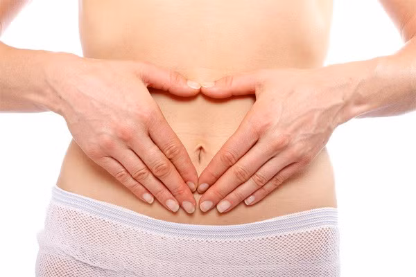 Ung thư cổ tử cung. Hiện nay loại ung thư này gây ra hầu hết do nhiễm siêu vi khuẩn. Vì thế chị em hãy chú ý vệ sinh cá nhân, đeo bao cao su khi quan hệ để ngăn ngừa ung thư tử cung.
