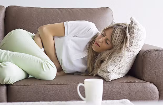 Giảm đau bụng kinh. Một số phụ nữ sẽ cảm thấy đau bụng kinh nhiều hơn khi sử dụng tampon. Do đó, nếu tình trạng đau bụng kinh nặng hơn, tốt nhất bạn nên ngưng sử dụng tampon và đổi sang dùng băng vệ sinh thông thường hoặc mooncup (cốc nguyệt san).