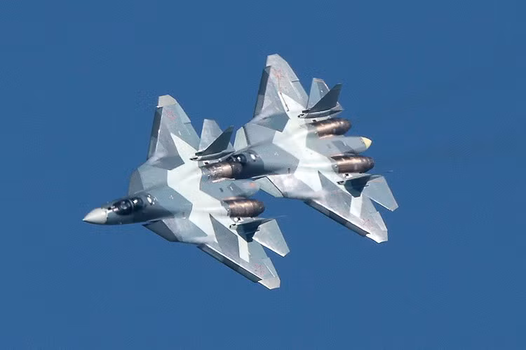 Vào tháng 12/2019, chiếc máy bay chiến đấu tàng hình Su-57 thuộc lô sản xuất hàng loạt đầu tiên, dự kiến sẽ được bàn giao cho lực lượng hàng không vũ trụ Nga vài ngày sau đó đã bị rơi trong một chuyến bay thử nghiệm.