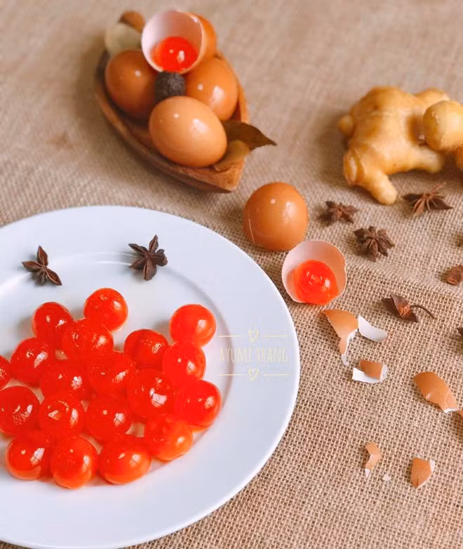 Trứng muối: nguyên liệu không thể thiếu cho nhiều món ăn hấp dẫn Trung muoi: nguyen lieu khong the thieu cho nhieu mon an hap dan