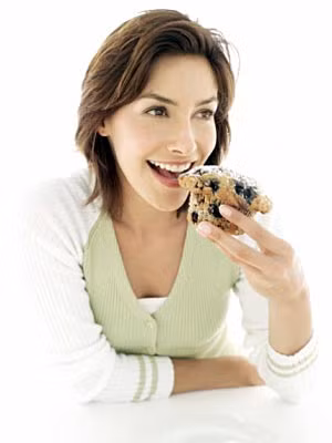 Bánh ngọt: hầu hết các loại bánh ngọt đều chứa quá nhiều chất béo, đường vì thế nếu muốn giảm béo và tốt cho tim mạch bạn hãy cai ngay món bánh hấp dẫn này. Ảnh: 39.