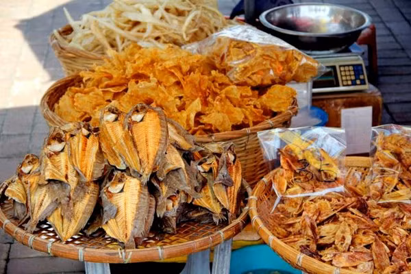 Cách bảo quản thực phẩm khô trong mùa mưa bão - Hình 2 Cach bao quan thuc pham kho trong mua mua bao-Hinh-2