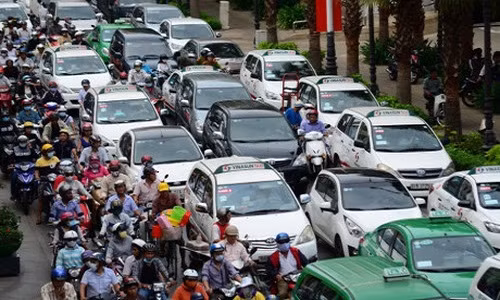 Ha Noi dong bo mau xe taxi: Doanh nghiep lo mat thuong hieu