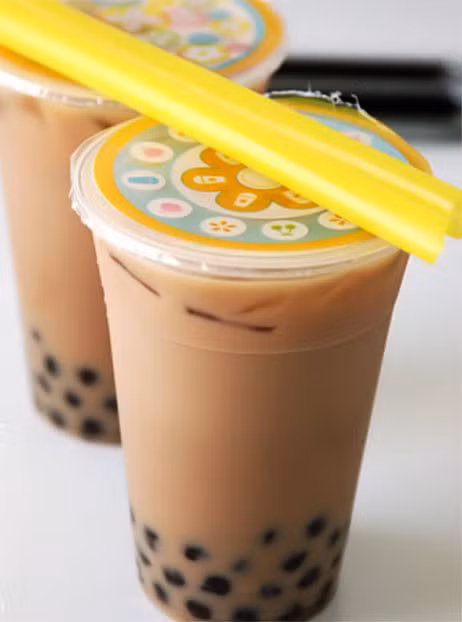 Tuy đã có tuổi thọ hơn 20 năm nhưng các loại trà sữa luôn được đổi mới về cả hương vị lẫn hình thức bên ngoài. Bởi vậy, trà sữa luôn là cái tên không thể thiếu trong danh sách đồ uống giải nhiệt yêu thích của giới trẻ.