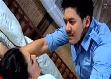 Ngày 26/1/2013, cầm dao vào nhà người dân để trộm nhưng không lấy được gì, Văn Kiên (24 tuổi, ở xã Cổ Loa) khống chế, cởi quần áo thiếu nữ hòng cưỡng hiếp. Do nữ chủ nhà chống đối quyết liệt nên Kiên không quan hệ được. Đúng lúc đó, cô bé 7 tuổi, em gái của Lê đi chơi về, tên trộm giật mình kéo quần, cầm áo chạy ra ngoài. Ảnh minh họa.