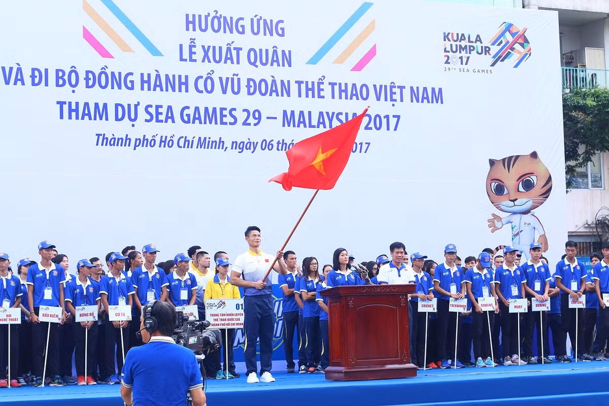 Hang ngan nguoi “phu xanh” pho di bo co vu Doan The thao Viet Nam-Hinh-5
