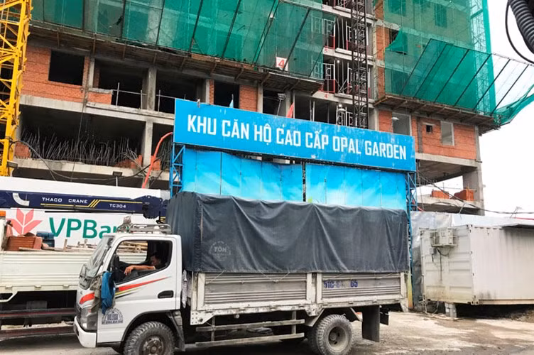 Diem nong 24h: Nam thanh nien "tung cuoc" vao nu tai xe-Hinh-6