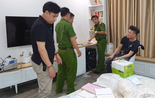 Duoc ca do bong da qua vi dien tu: Duong day choi lau “teo“?