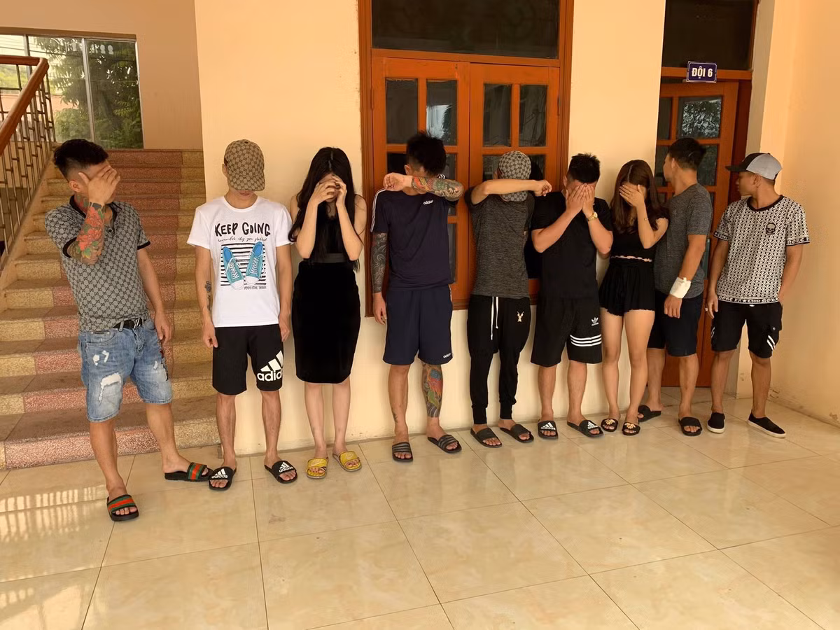 Hai Duong: “Dot kich” quan Karaoke 68, phat hien 9 “dan bay” duong tinh ma tuy