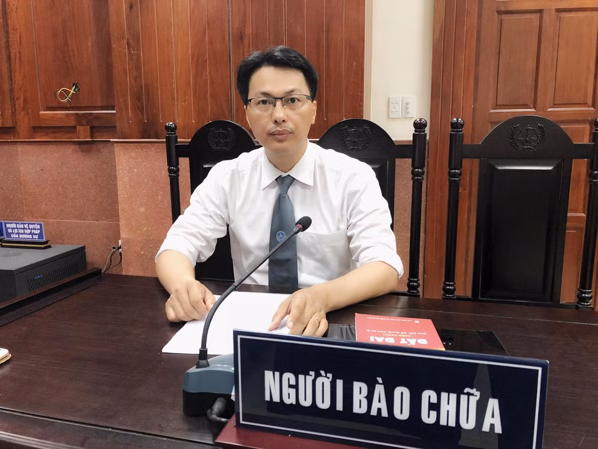 Xit con vao mat nguoi nhac deo khau trang: Con do... xu ly hinh su?-Hinh-2